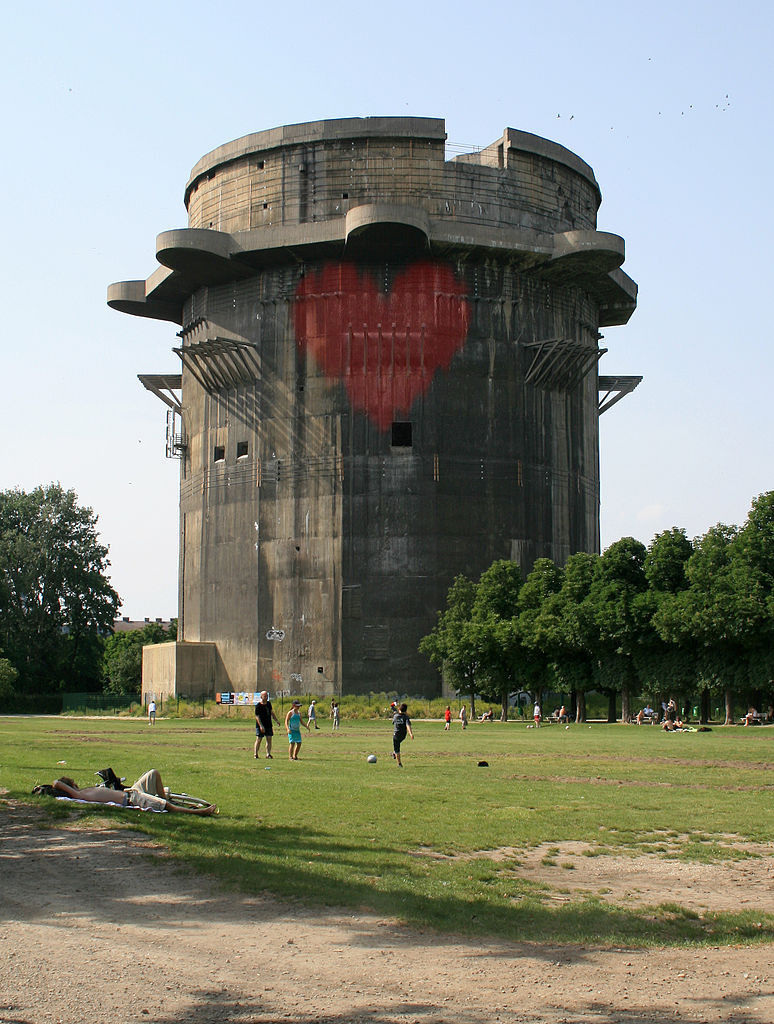 Flackturm brennt !)
friedensturm.hoog.at
Flackturm mit Herz